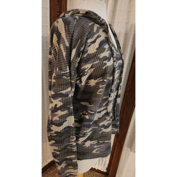 H22  Maurices camouflage sport, hoodie - Picture 10 of 12